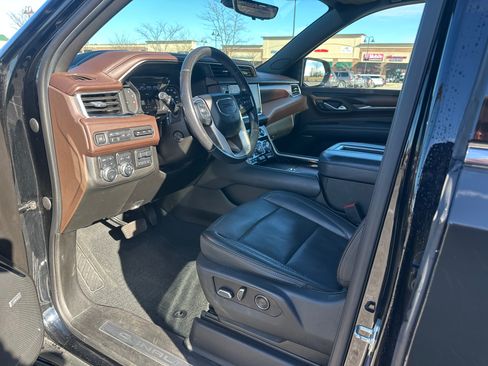 Used 2021 GMC Yukon Denali w/ Denali Ultimate Package image 6