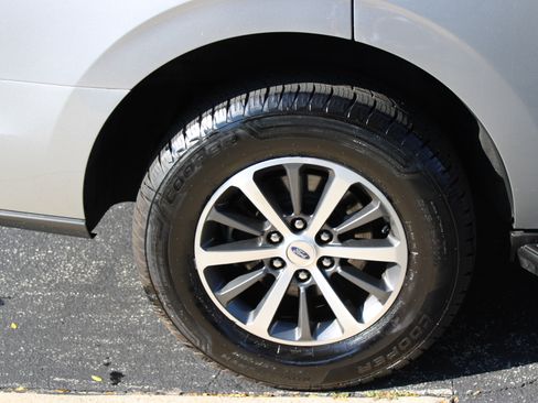 Used 2021 Ford Expedition XLT RWD image 19