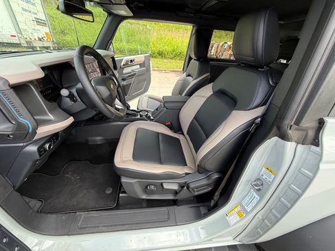 Used 2024 Ford Bronco Wildtrak AWD/4WD image 6