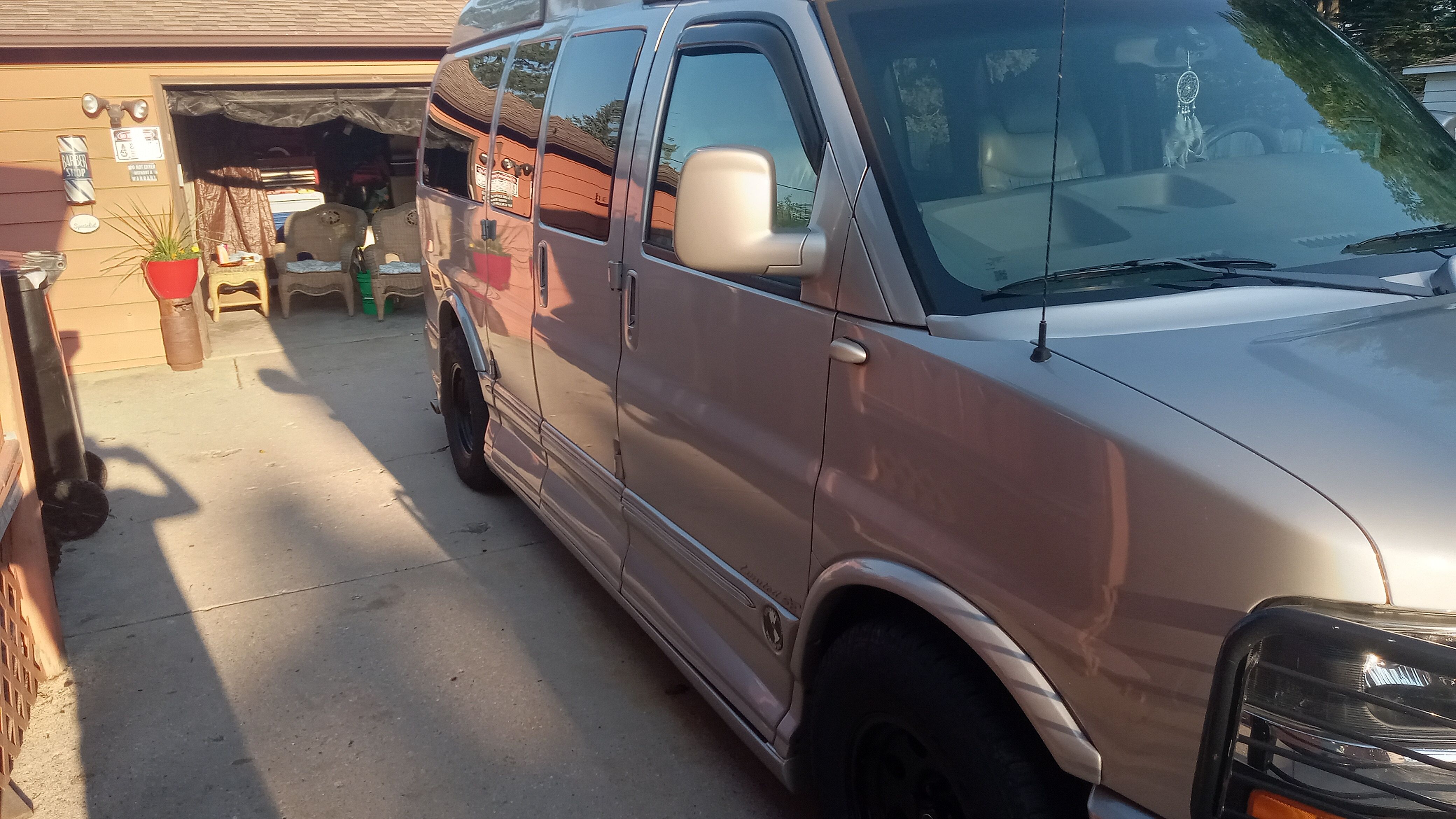 Used 2007 Chevrolet Express 1500 w/ Preferred Equipment Group RWD image 2