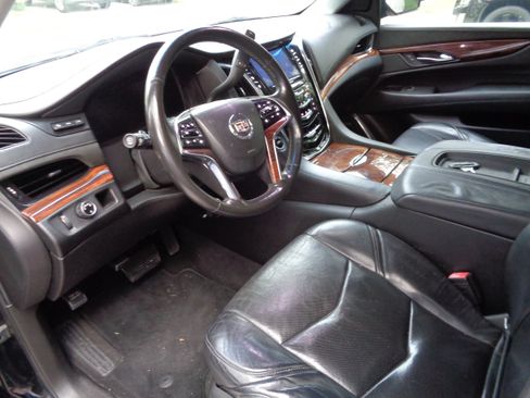 Used 2015 Cadillac Escalade ESV Luxury image 5