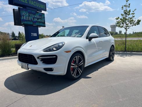 Used 2012 Porsche Cayenne Turbo AWD/4WD image 4