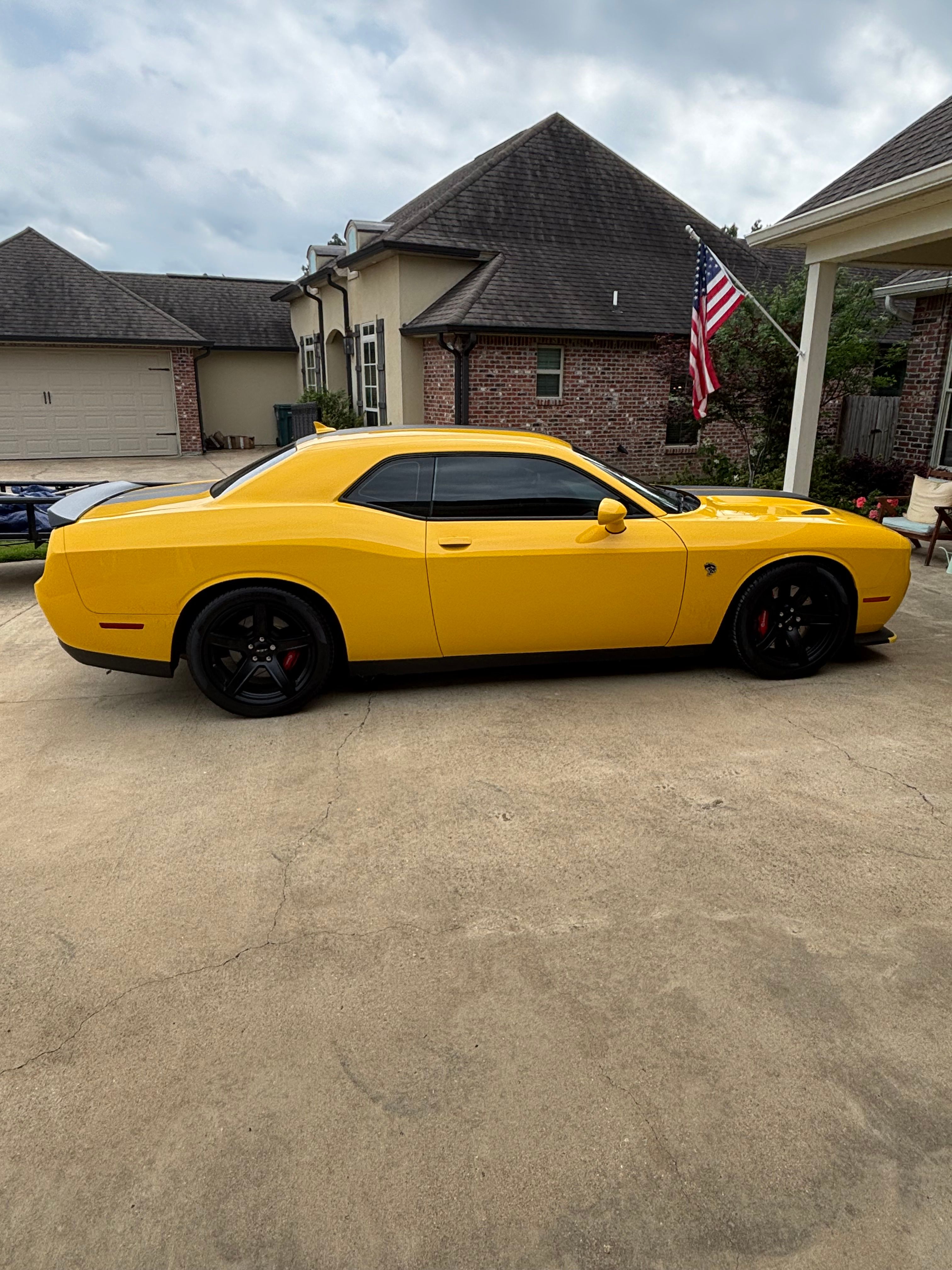 Used 2017 Dodge Challenger SRT Hellcat RWD image 5