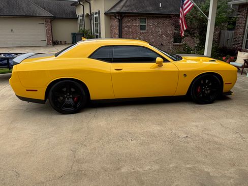 Used 2017 Dodge Challenger SRT Hellcat RWD image 5
