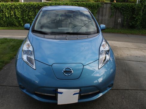 Used 2011 Nissan Leaf FWD image 6