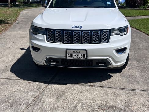 Used 2017 Jeep Grand Cherokee Overland image 2
