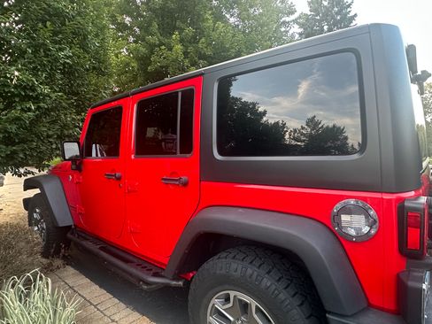 Used 2016 Jeep Wrangler Unlimited Rubicon w/ Connectivity Group AWD/4WD image 9
