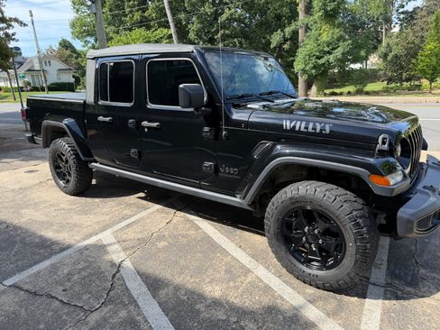 Used 2022 Jeep Gladiator Sport AWD/4WD image 1