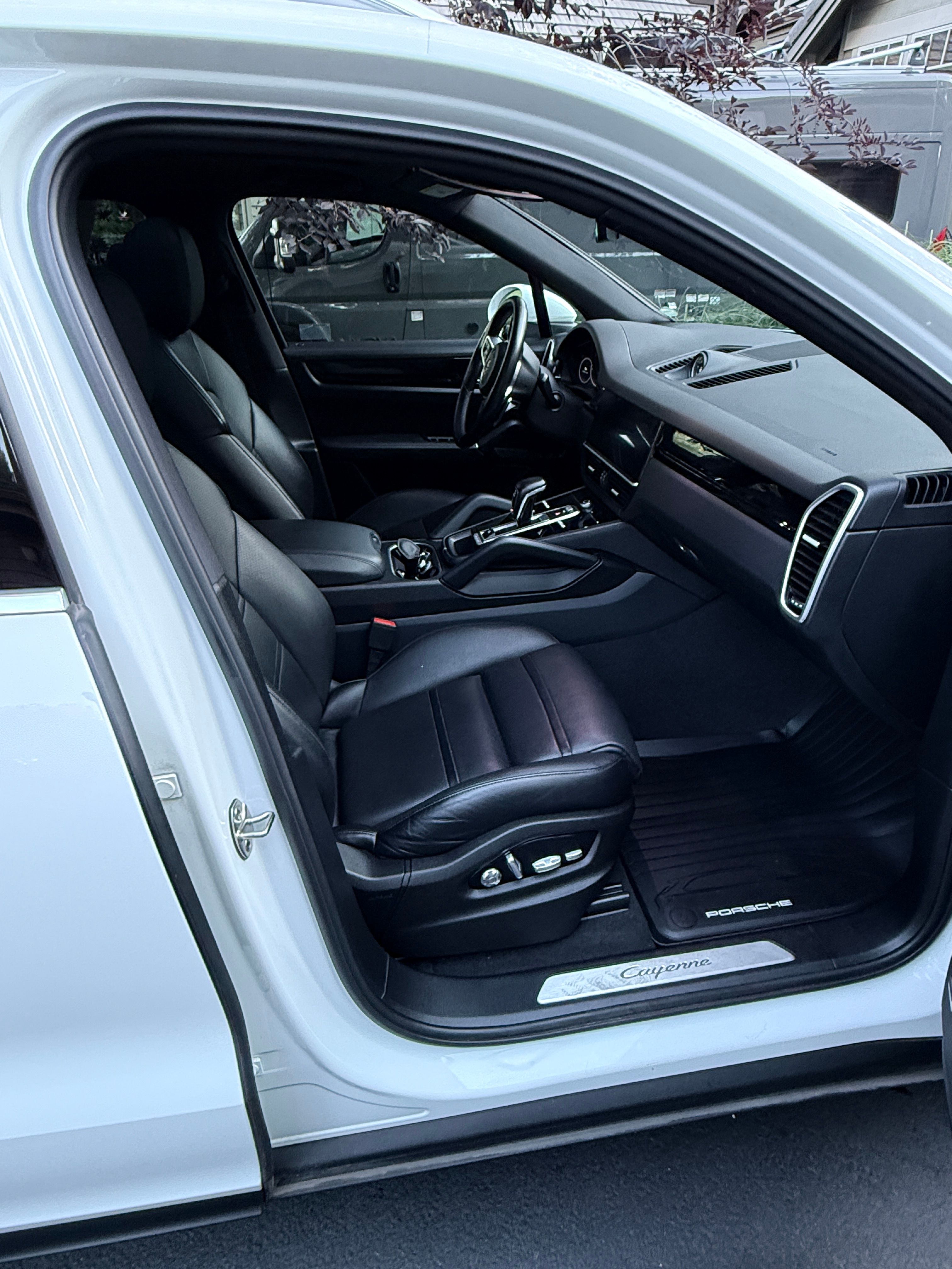 Used 2019 Porsche Cayenne E-Hybrid AWD/4WD image 12