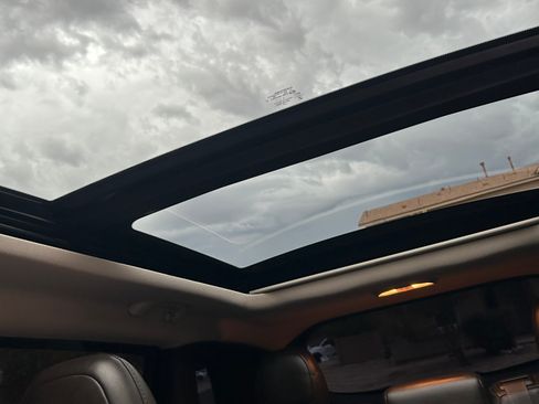 Used 2015 Jeep Cherokee Trailhawk w/ Comfort/Convenience Group image 11