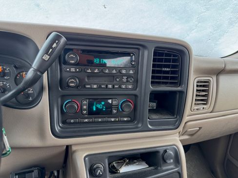 Used 2004 Chevrolet Silverado 2500 LT image 11