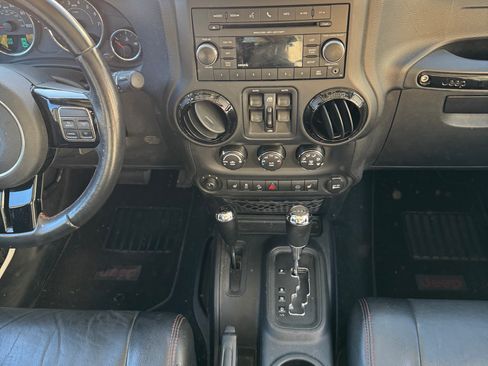 Used 2012 Jeep Wrangler Unlimited Sahara image 22