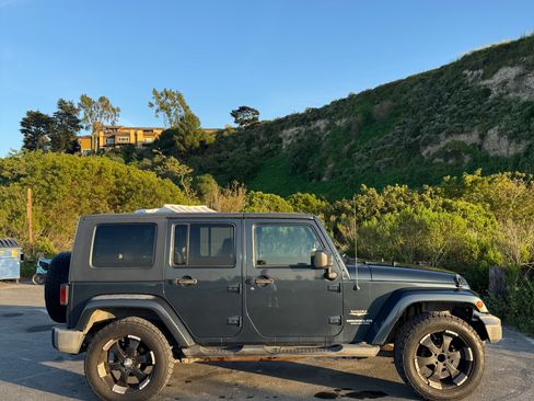 Used 2007 Jeep Wrangler Unlimited Sahara image 9