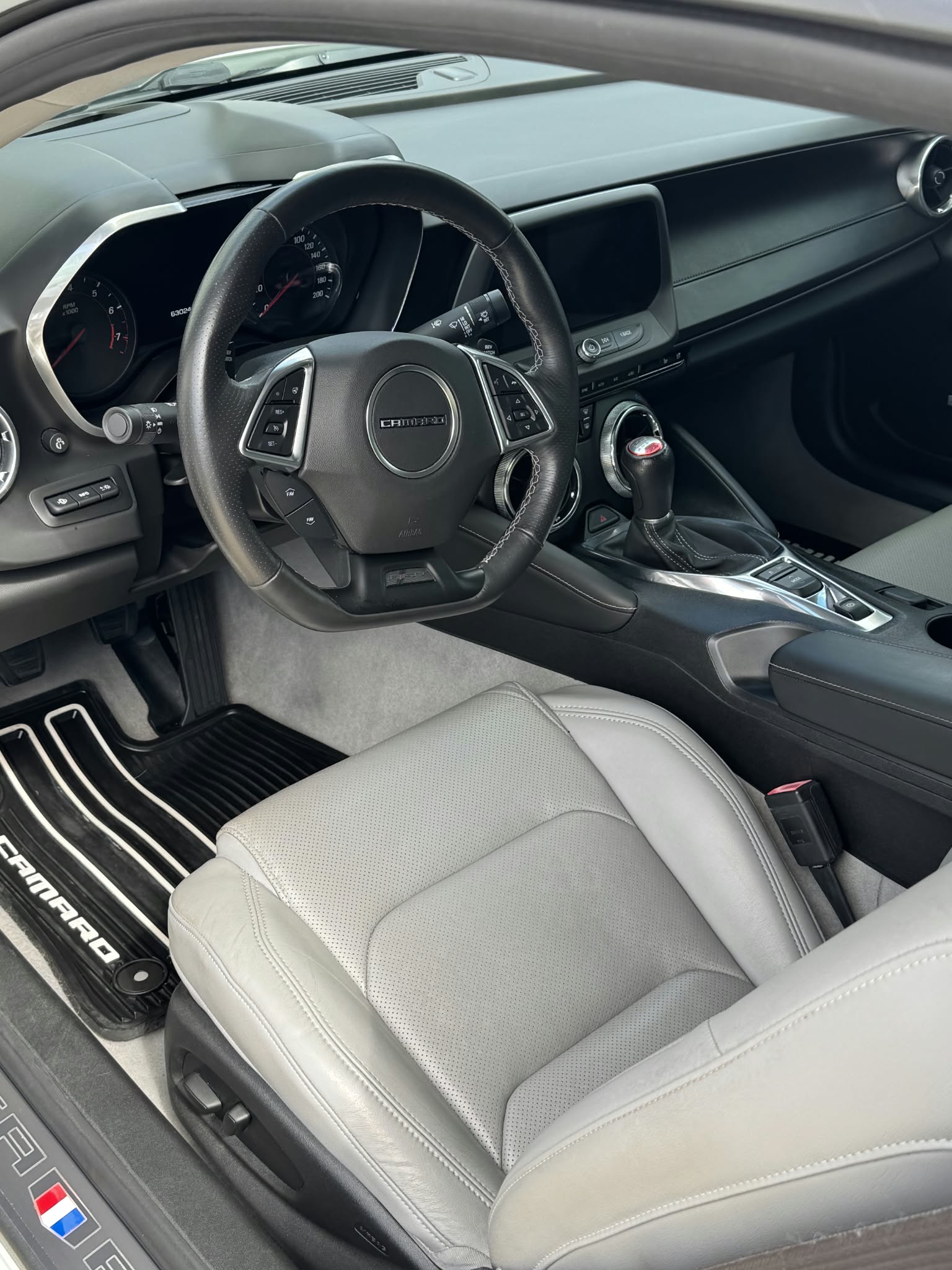 Used 2017 Chevrolet Camaro SS RWD image 9