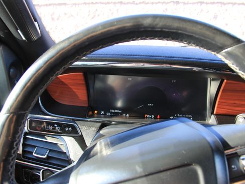 Used 2021 Lincoln Navigator L Reserve image 11