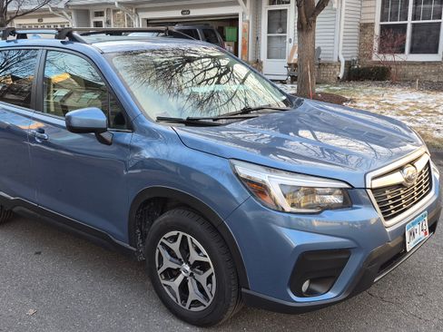 Used 2021 Subaru Forester Premium image 2