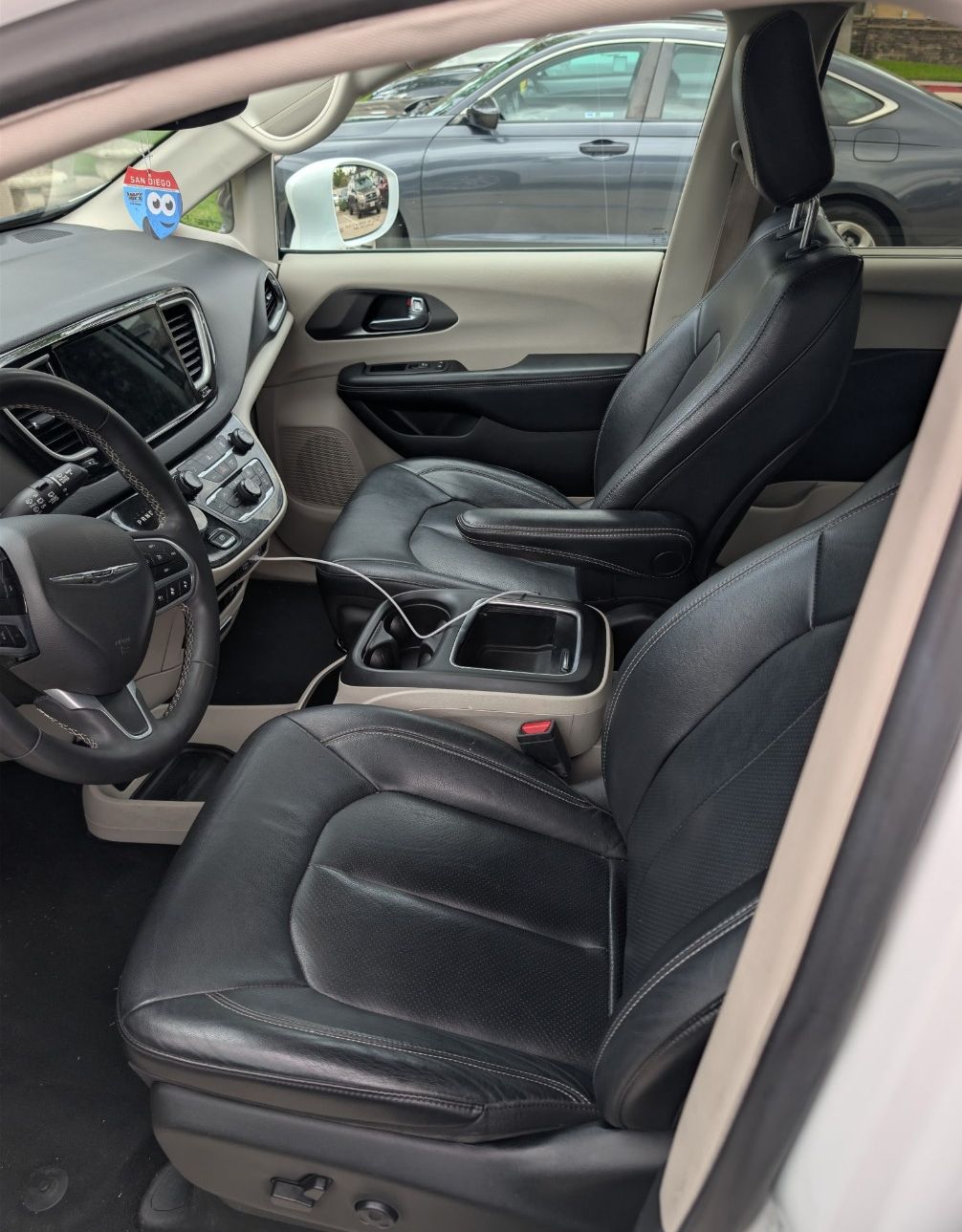 Used 2022 Chrysler Pacifica Touring-L FWD image 28