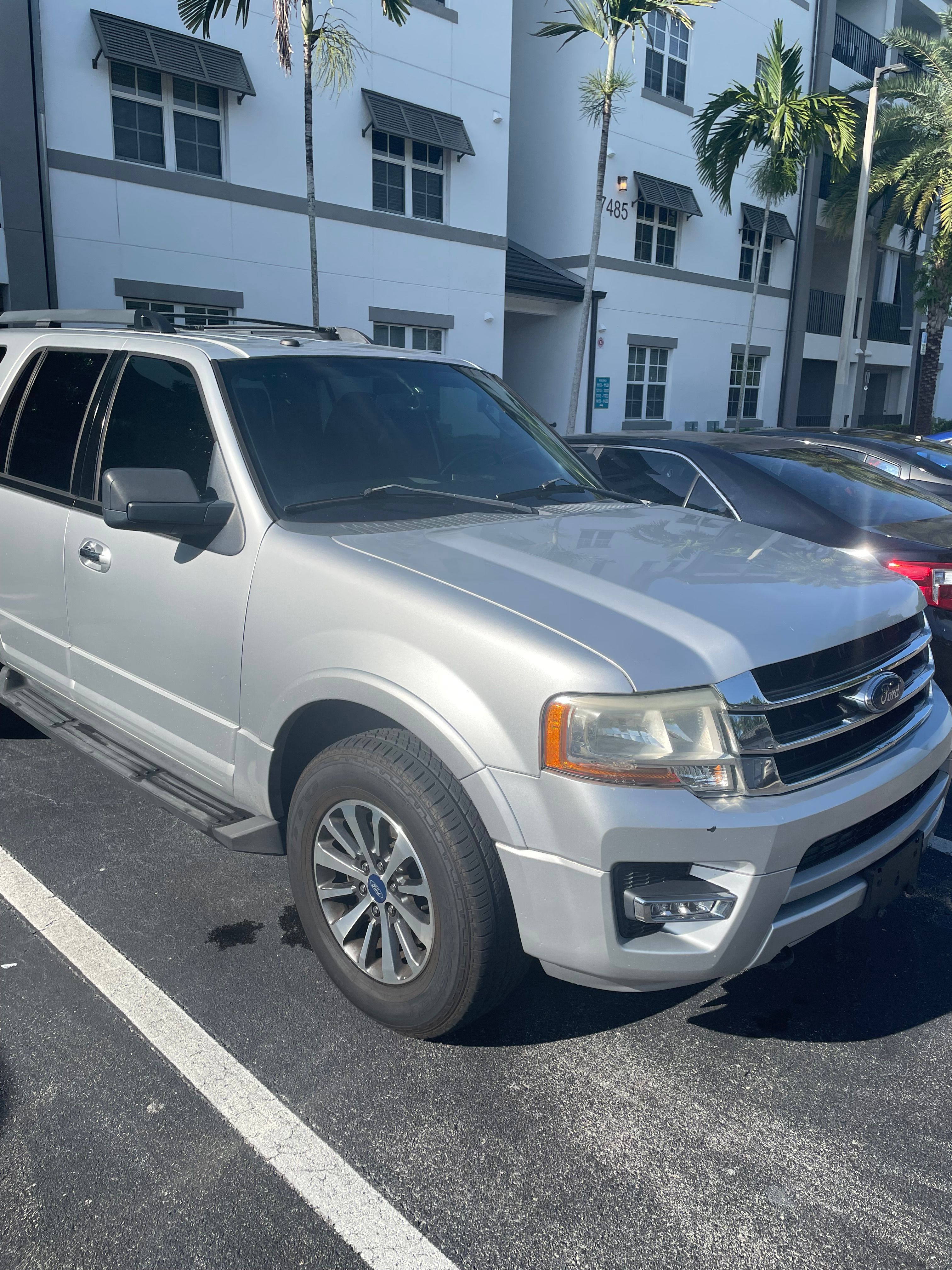 Used 2017 Ford Expedition XLT AWD/4WD image 2