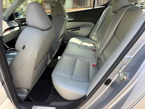 Used 2017 Acura TLX FWD image 10