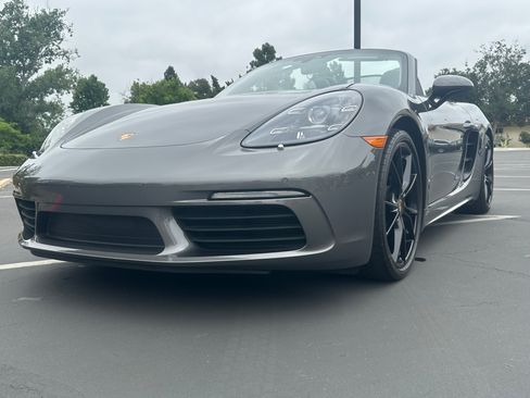 Used 2018 Porsche 718 Boxster image 9