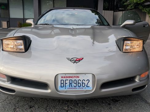 Used 2000 Chevrolet Corvette Convertible w/ Memory Pkg image 13