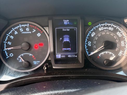 Used 2018 Toyota Tacoma TRD Sport RWD image 15