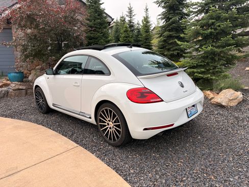 Used 2013 Volkswagen Beetle R-Line FWD image 5