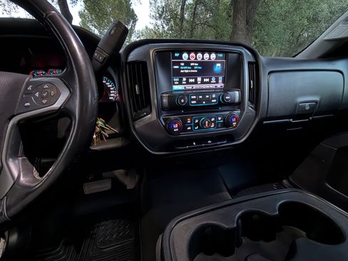 Used 2018 Chevrolet Silverado 1500 LT w/ LT Eassist Package image 13