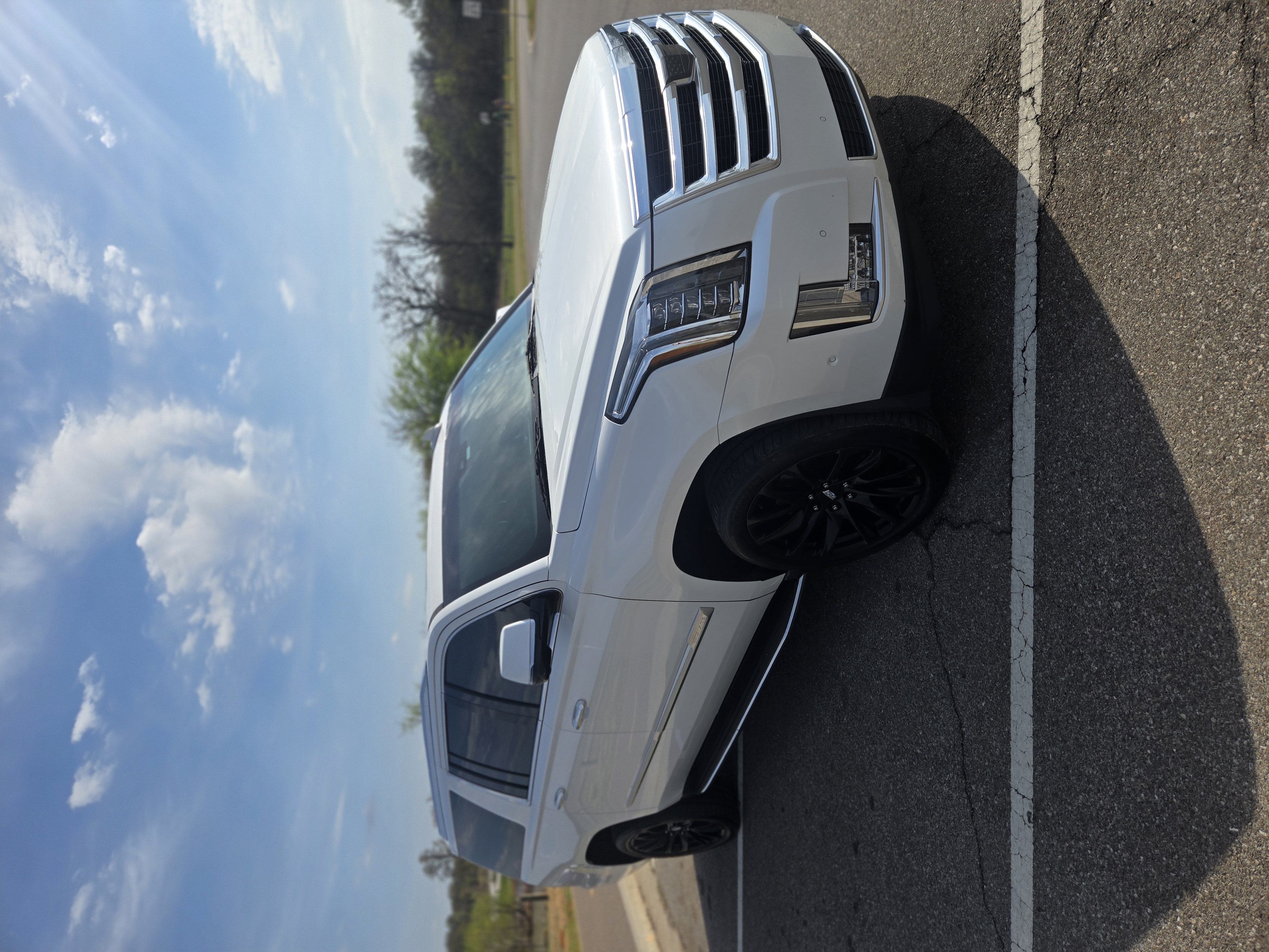 Used 2018 Cadillac Escalade ESV Luxury AWD/4WD image 2