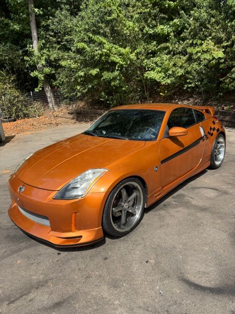 Used 2004 Nissan 350Z Performance w/ Cargo Convenience Pkg RWD image 4