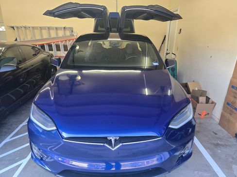 Used 2020 Tesla Model X image 2
