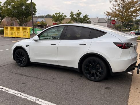 Used 2022 Tesla Model Y Long Range AWD/4WD image 8