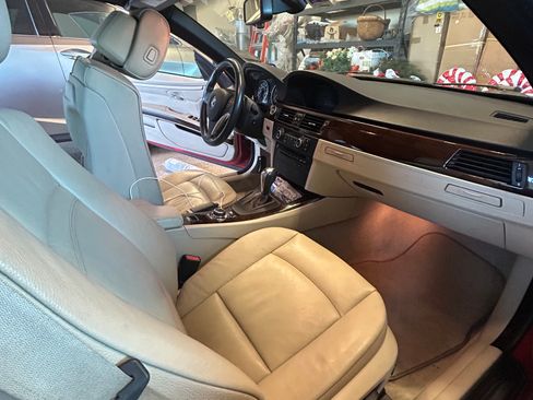 Used 2012 BMW 328i Convertible image 16