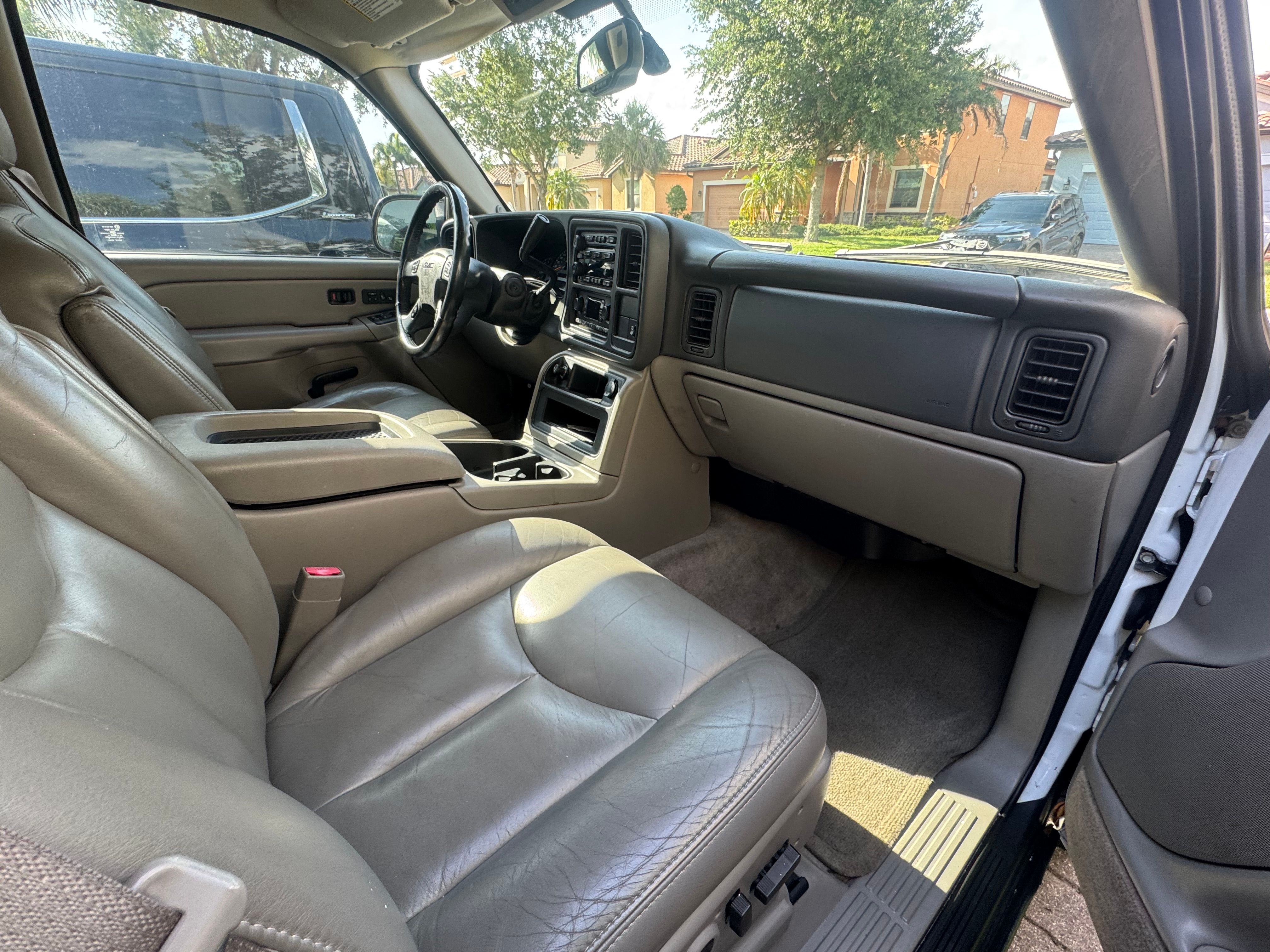 Used 2005 GMC Yukon SLT w/ SLT Preferred Equipment Group RWD image 18
