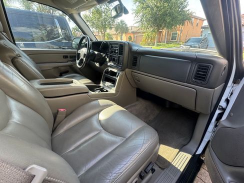 Used 2005 GMC Yukon SLT w/ SLT Preferred Equipment Group RWD image 18