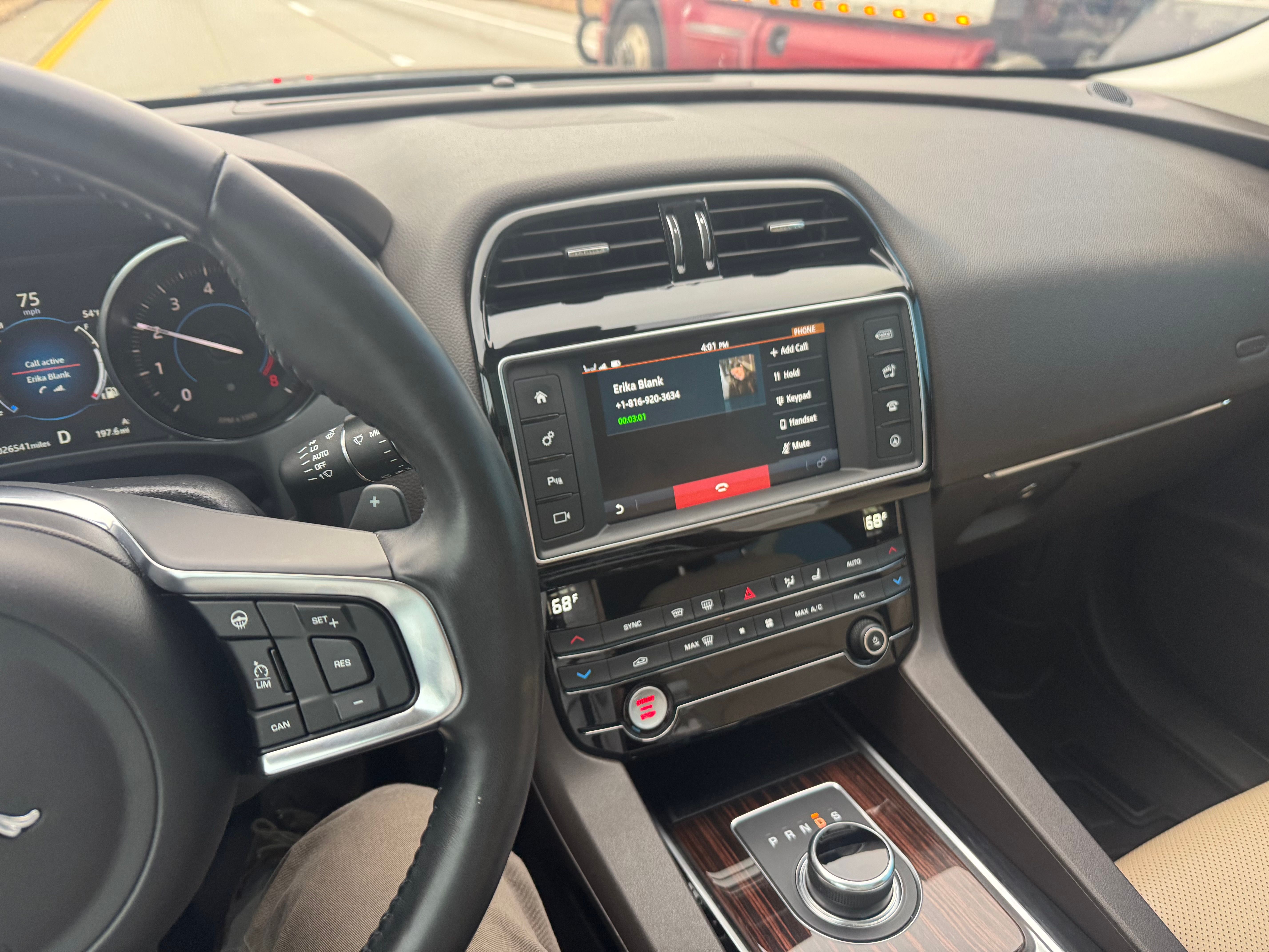 Used 2018 Jaguar F-PACE Prestige AWD/4WD image 12