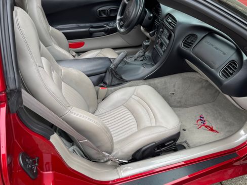 Used 1999 Chevrolet Corvette Coupe w/ Roof Pkg image 14