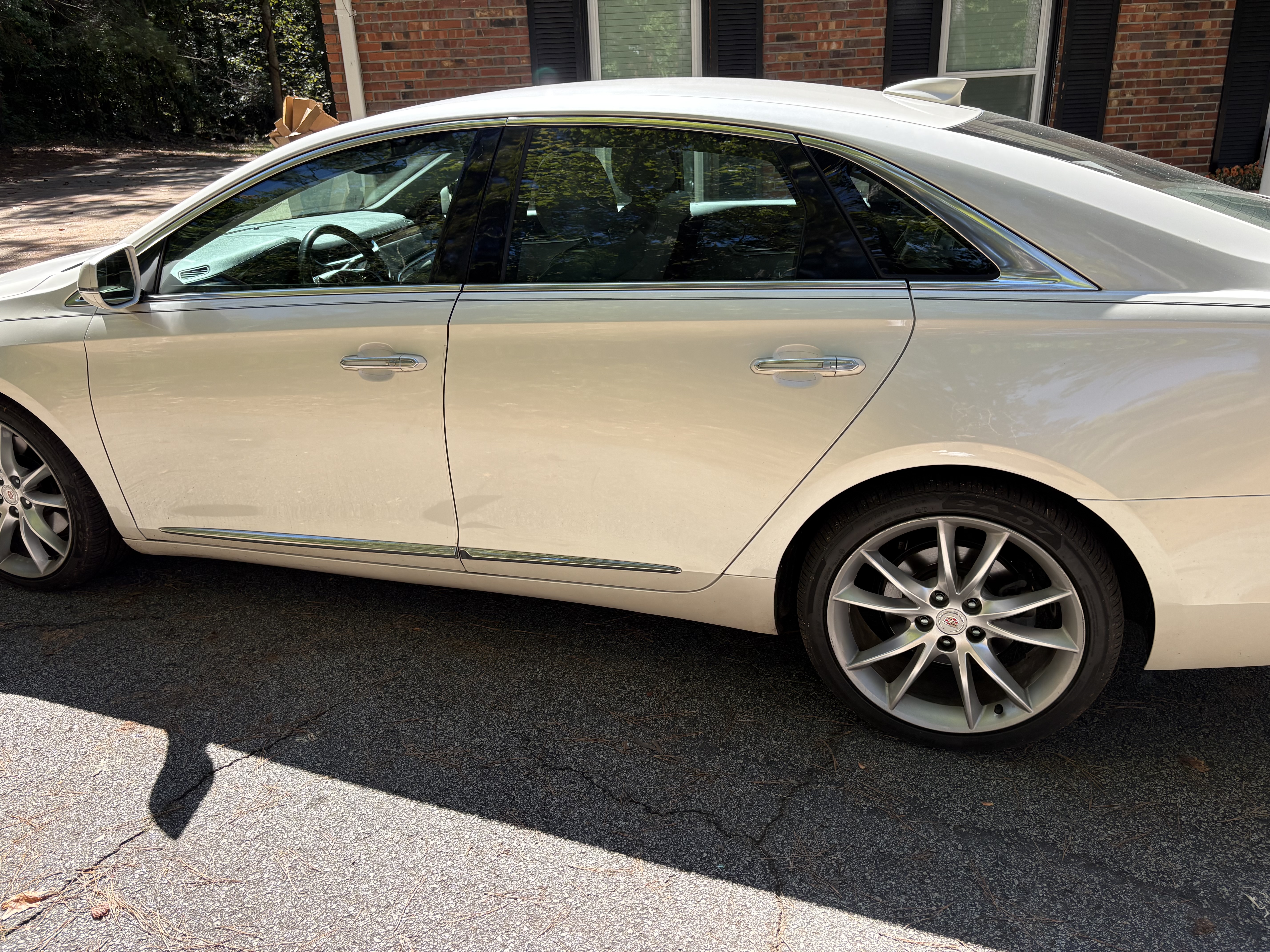 Used 2015 Cadillac XTS Premium FWD image 2