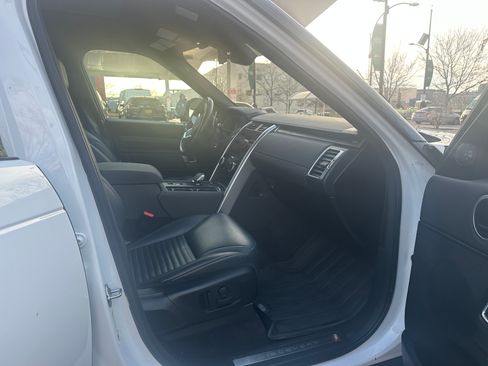 Used 2023 Land Rover Discovery S image 16
