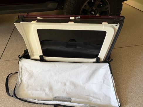 Used 2022 Jeep Wrangler Unlimited Sahara w/ Cold Weather Group image 14