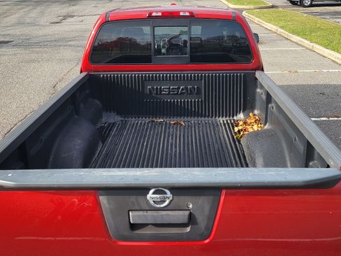 Used 2015 Nissan Frontier SV image 9