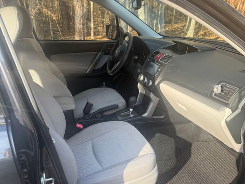 Used 2016 Subaru Forester 2.5i image 2