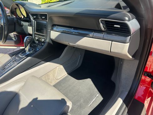 Used 2015 Porsche 911 Turbo image 10