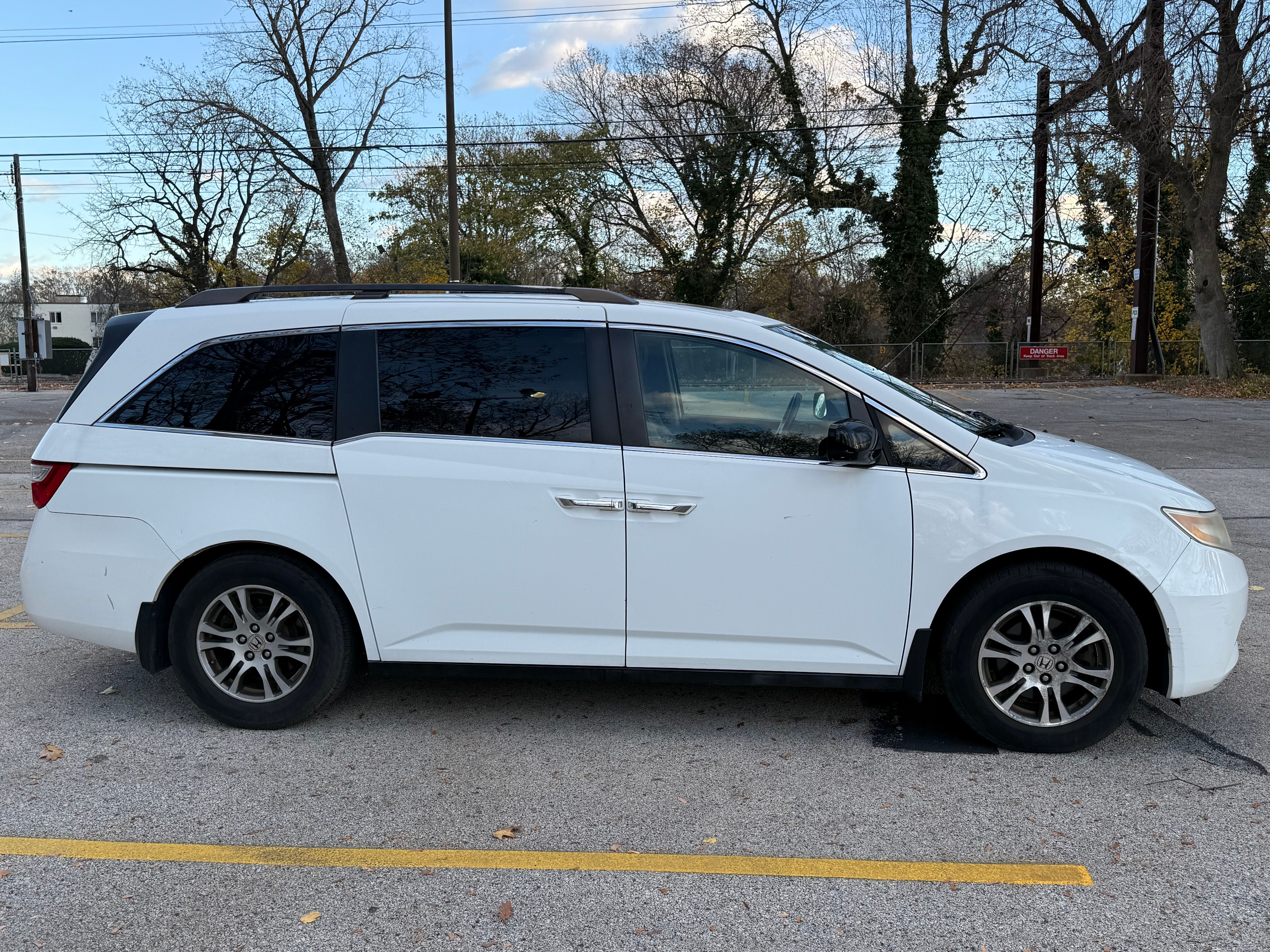 Used 2011 Honda Odyssey EX-L image 2