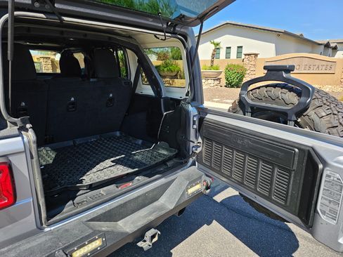 Used 2019 Jeep Wrangler Unlimited Sahara image 19