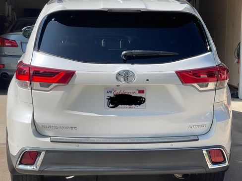 Used 2017 Toyota Highlander Limited Platinum image 6