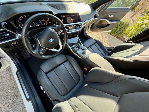 Used 2020 BMW 330i Sedan w/ Convenience Package image 16