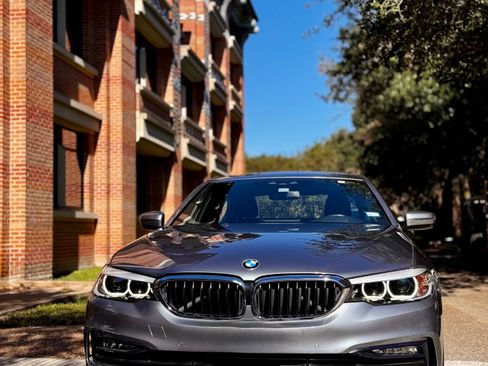 Used 2018 BMW 530i w/ Premium Package image 11