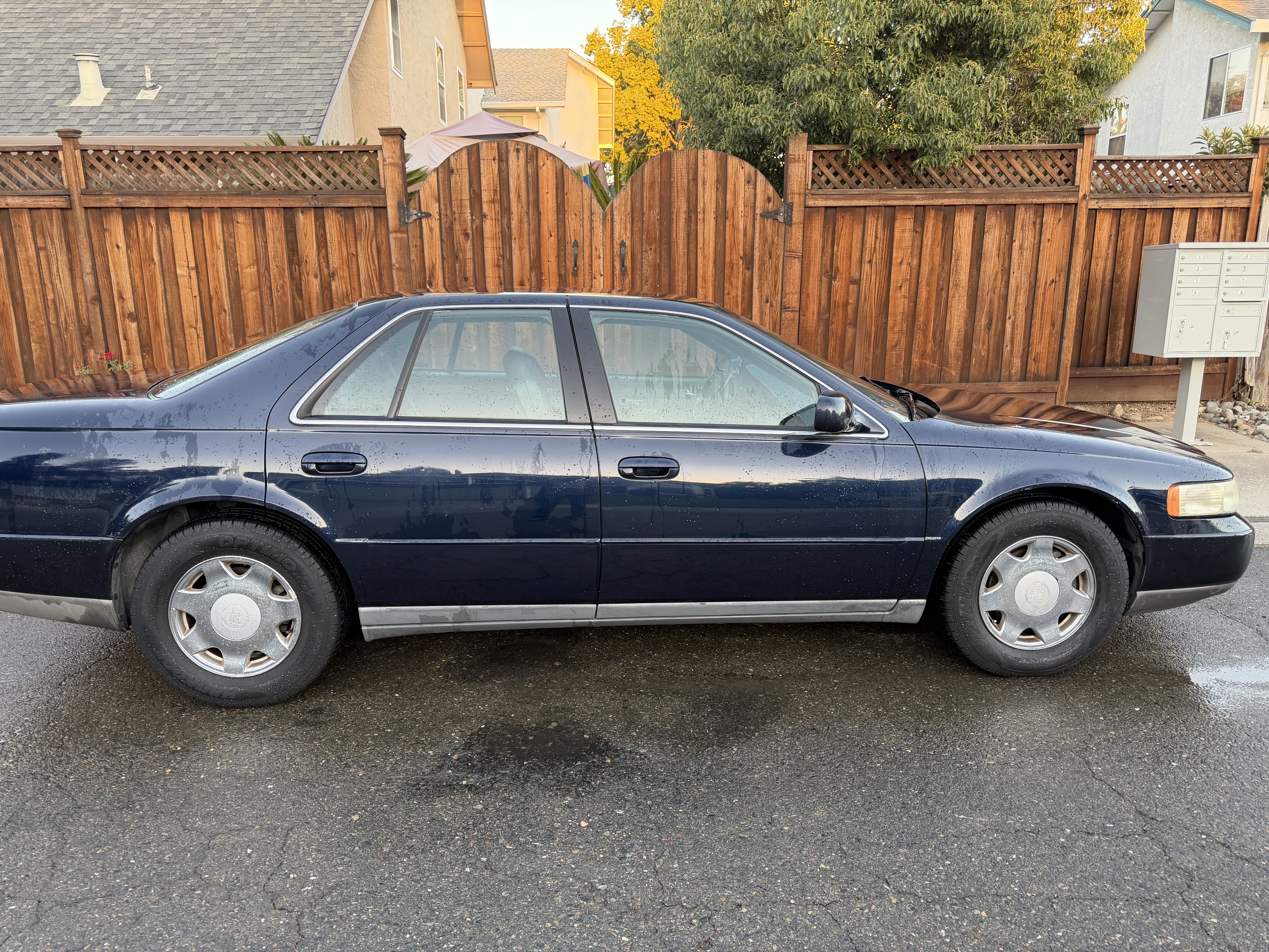 Used 1998 Cadillac Seville SLS w/ Convenience Pkg FWD image 4