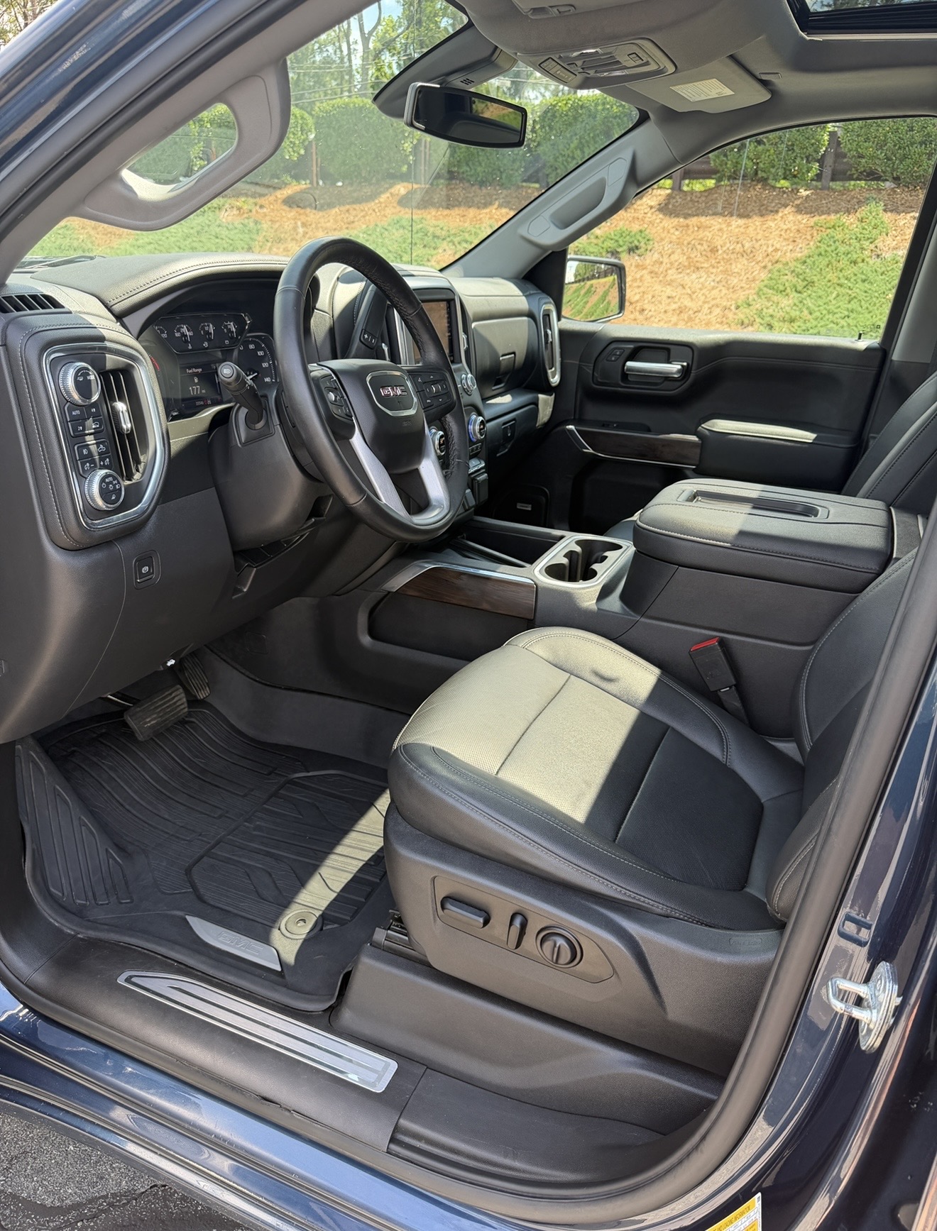 Used 2021 GMC Sierra 1500 SLT w/ SLT Premium Plus Package AWD/4WD image 8